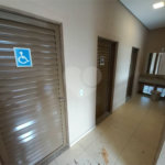 Apartamento no Condomínio Mont Vernon .