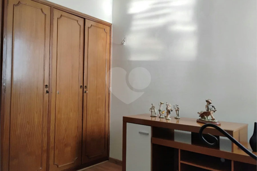 Vende-se apartamento no Jardim Aeroporto com 03 dormitórios