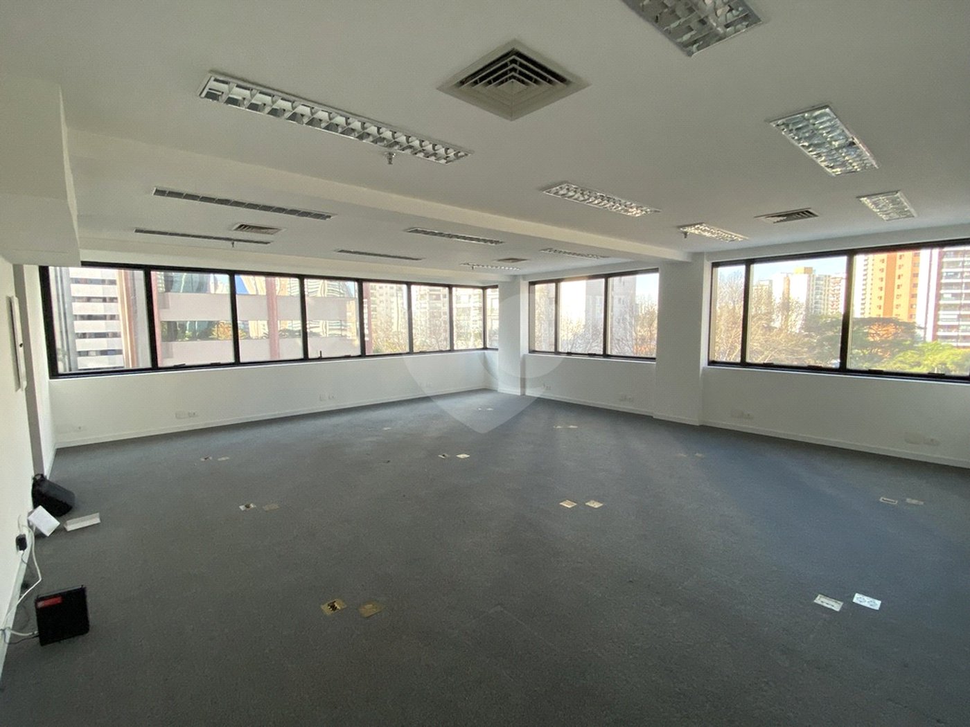 Conjunto comercial com 146m², 3 vagas, à venda no Brooklin