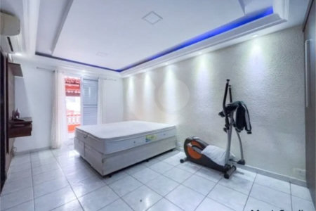 Casa com 150m², 5 dormitórios, sendo 1 suíte, 2 vagas de garagem, à venda na Vila Matilde.