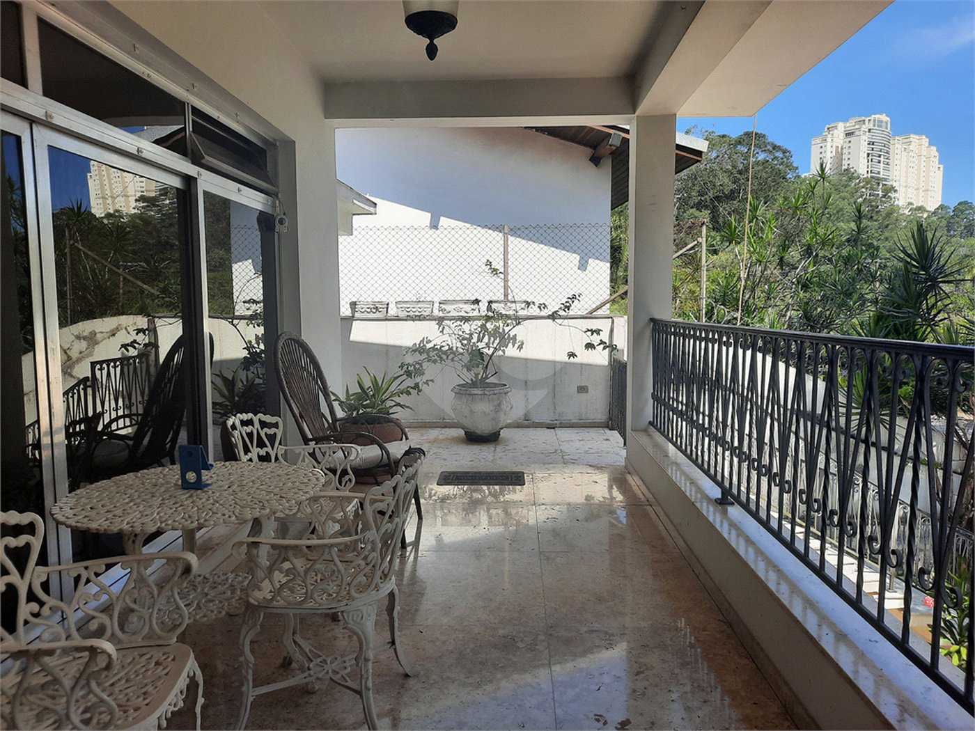 Casa com 4 quartos e 3 suítes com ótimo lazer no Jardim Marajoara