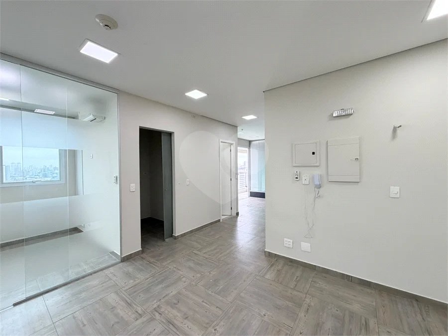 Sala para locação Domo Business 101 m - 2 vagas - Sala com divisórias, ar condicionado e banheiro.
