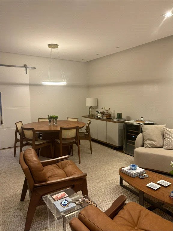 Apartamento com 4 dormitórios