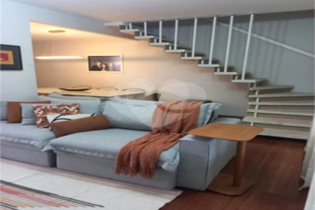 Casa de 85m2 com 3 dormitórios e 2 vagas de garagem localizado no Bosque da Saúde