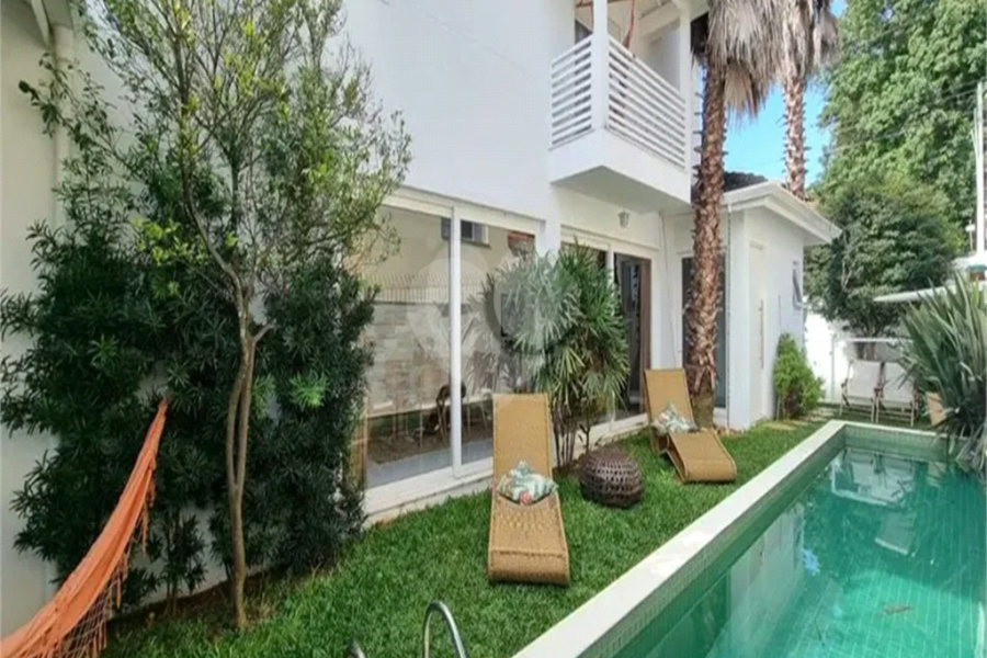 SOBRADO MOBILIADO DE 199,0 M² COM 02 SUITES, 04 VAGAS E PISCINA PARA VENDA NO JARDIM VIRGINIA BIANCA
