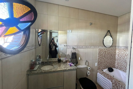 Casa com piscina disponivel para venda com 250m² - Jardim Paris / SP