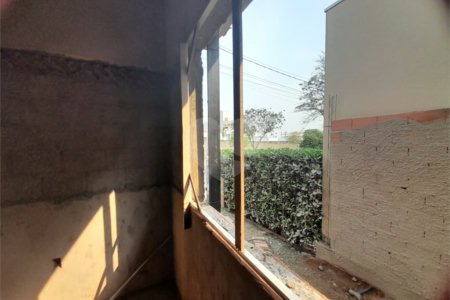 Casa em Construção com Área Gourmet e Piscina no Condomínio Damha II