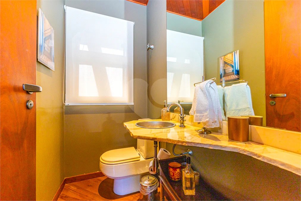 Casa à venda com 4 quartos, sendo 3 suítes, em Interlagos, São Paulo, SP