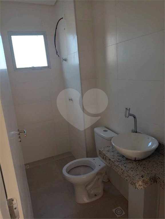 Apartamento no Condomínio Parque dos Jacarandás.
