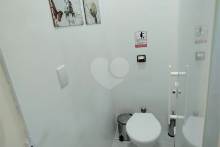 Prédio comercial à venda na Vila Mariana, 150 m², com renda