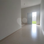 Casa térrea em Atibaia com 3 suítes, sala 2 ambientes, 2 vagas garagem, excelente localização, pronta para morar