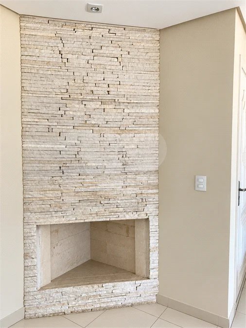 Cobertura de 255 m² com 3 dormitórios, 1 suíte, cozinha planejada, 2 vagas e área gourmet com churrasqueira.