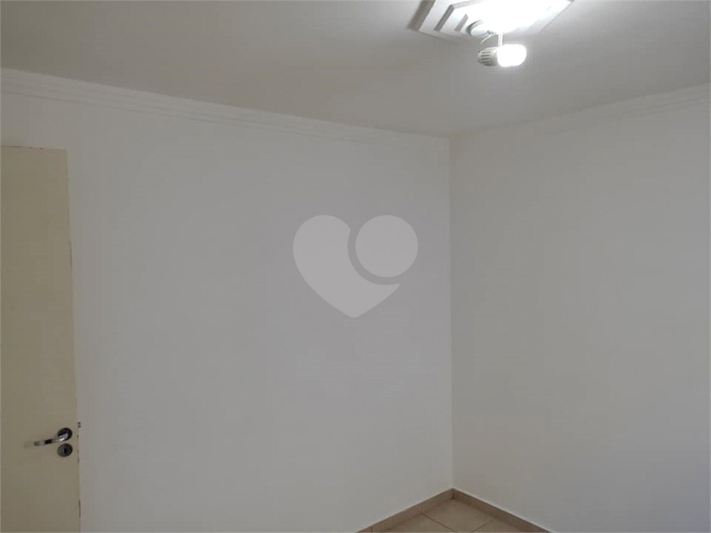 Apartamento no Condomínio Mont Royal.