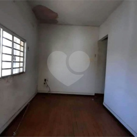 Casa térrea no Jardim São Carlos.