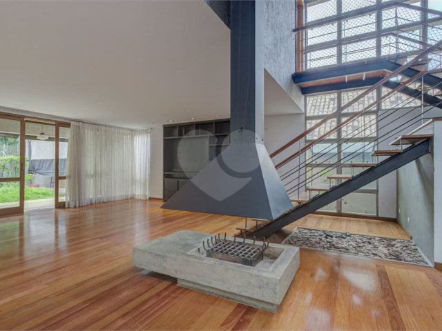 Casa de Vila à venda ou para alugar com 3 suítes em Jardim dos Estados, São Paulo, SP