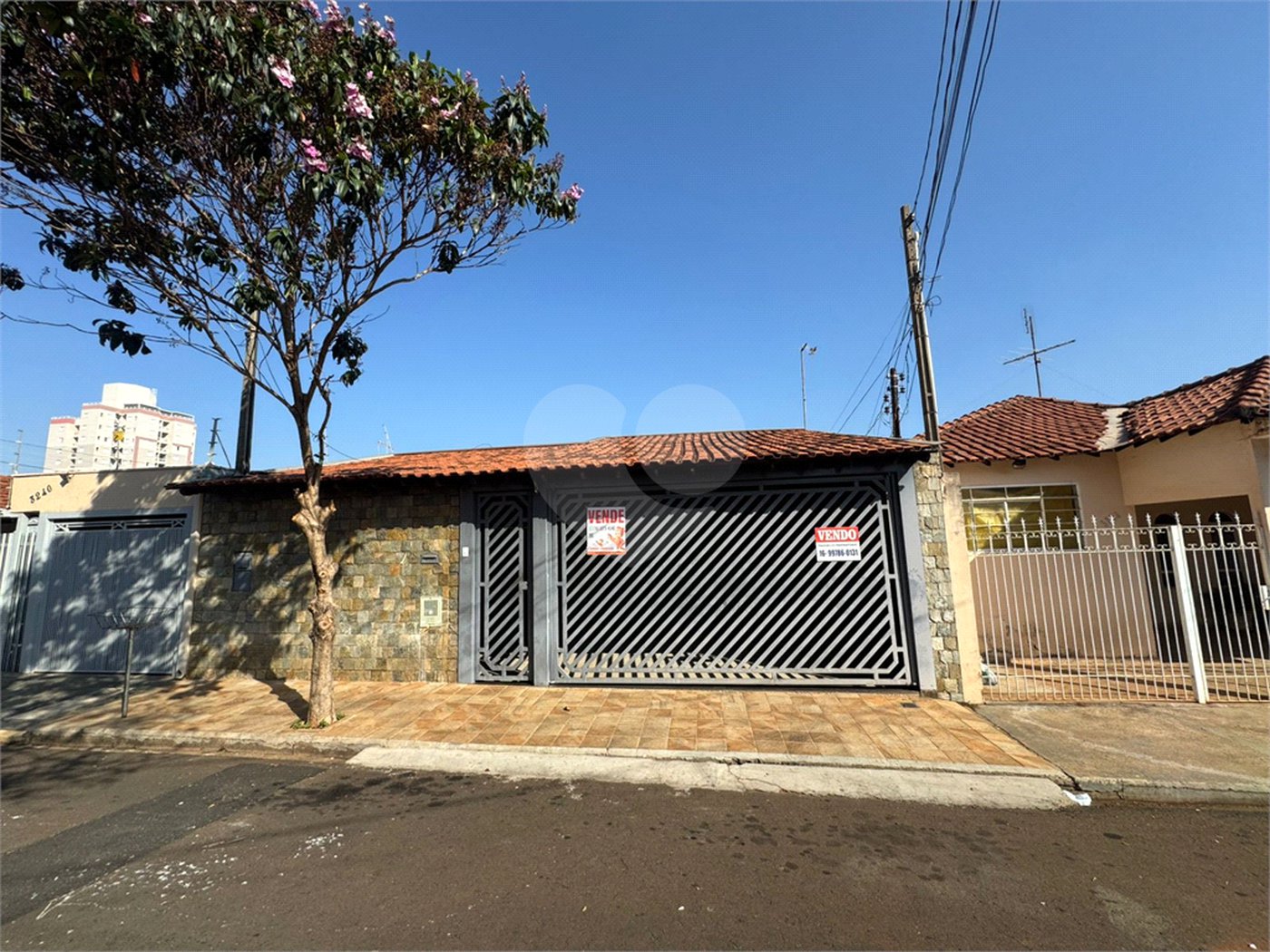 Casa á venda, com 2 Dormitórios e Edícula, em São Carlos-SP.