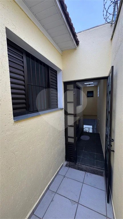 Sobrado na Vila Prudente com 161m², 2 dormitórios, 1 suíte e 2 vagas de garagem