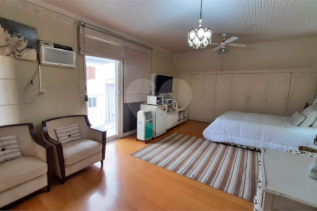 Casa de Vila à venda com 4 quartos, sendo 3 suítes, em Brooklin Velho, São Paulo, SP