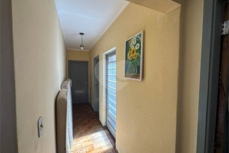 Casa com salão comercial, á venda, em São Carlos-SP.