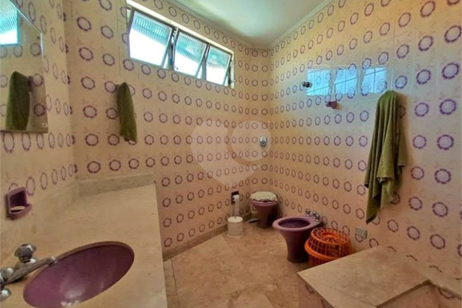 Sobrado à venda 241m² na Vila Mariana 04 dormitórios, 01 suíte e 03 vagas.