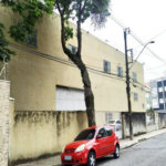 Galpão com 1155m² , 6 banheiros , sendo 2 vestiários , atualmente com 13 vagas , podendo chegar a 17 , à venda na Vila Principe de Gales em Santo André.