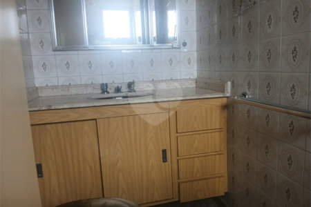 Apartamento a venda com porteira fechada no Belem com 95m com 03 dormitórios espaçoso sendo um suíte, 2 vagas. Aceita Permuta.