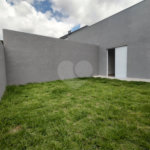 Casa térrea em Atibaia com 3 suítes, sala 2 ambientes, 2 vagas garagem, excelente localização, pronta para morar