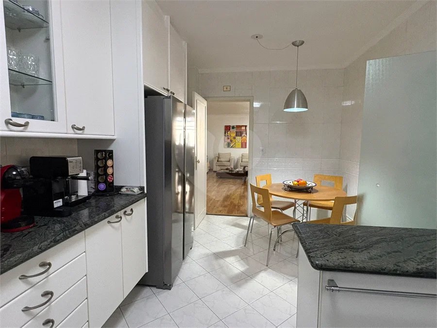 Apartamento Amplo e Mobiliado, 3 Dormitórios, 2 Vagas, Próximo à Paulista