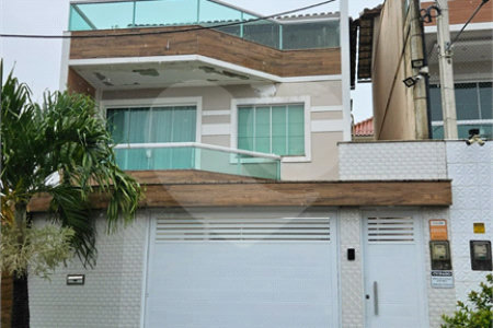 Casa triplex à venda no sub-bairro Pedra Angular no Bairro de Campo Grande – aceita proposta