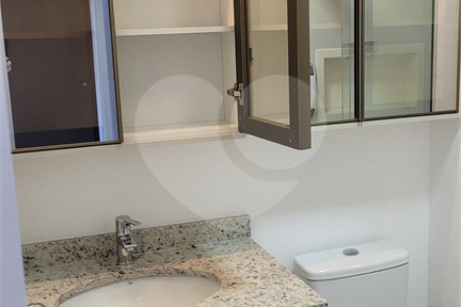 Apartamento de 2 quartos mobiliado à venda no Paraíso