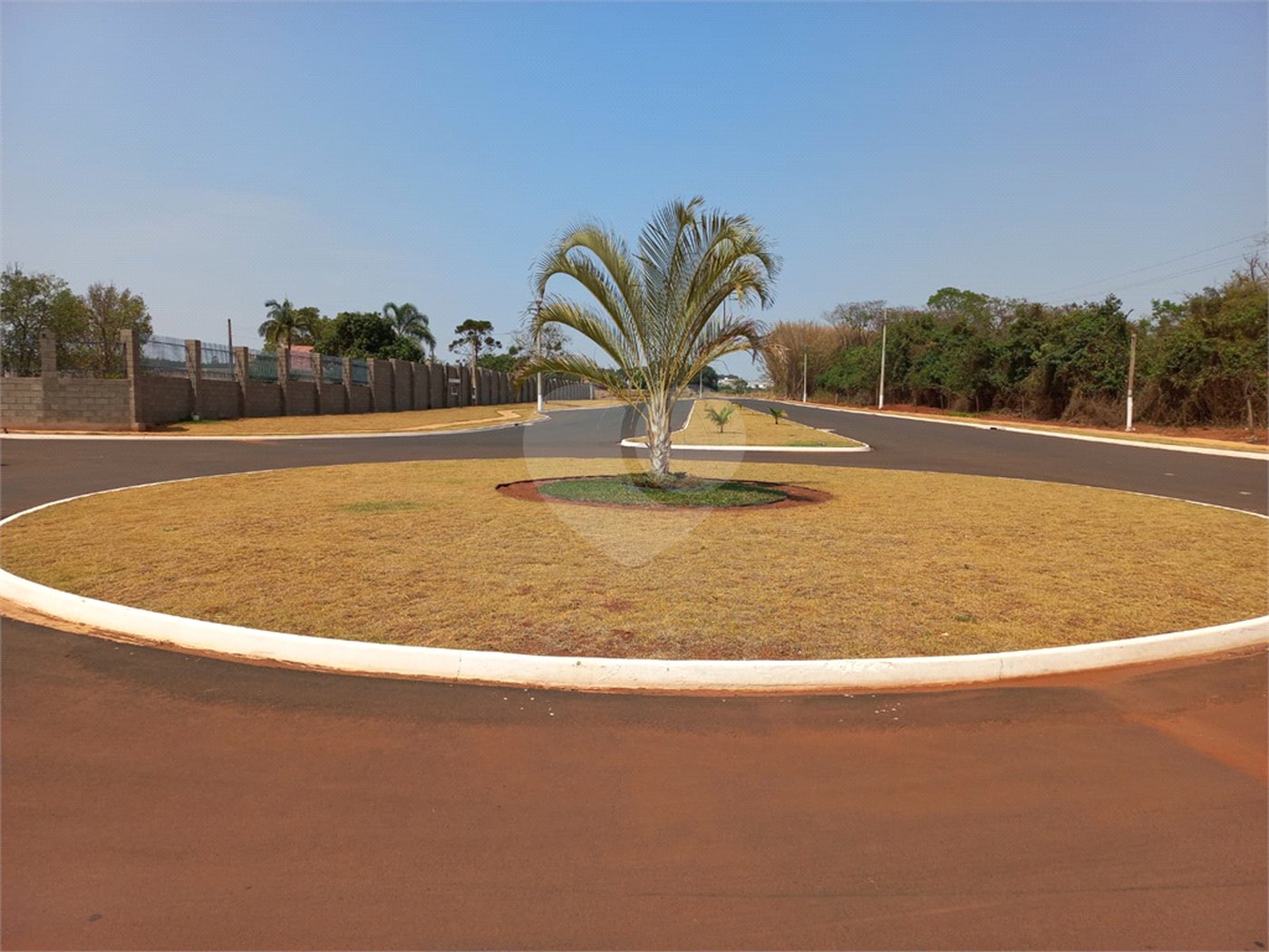 Terreno contendo 252,53 m² de área total .