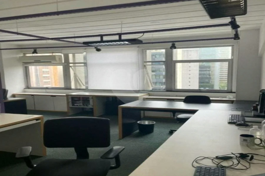 Sala comercial na Berrini, venha conhecer.