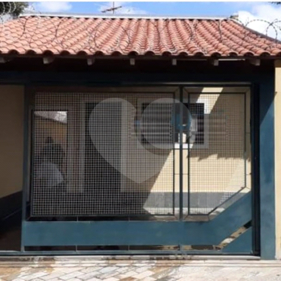 Casa Térrea com 2 dormitórios.