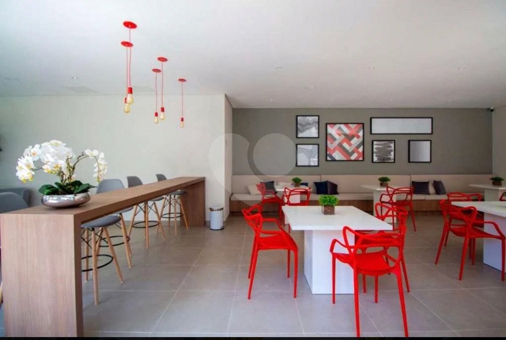 Apartamento mobiliado, novo, com 38m útil, ótima localização REF:903711