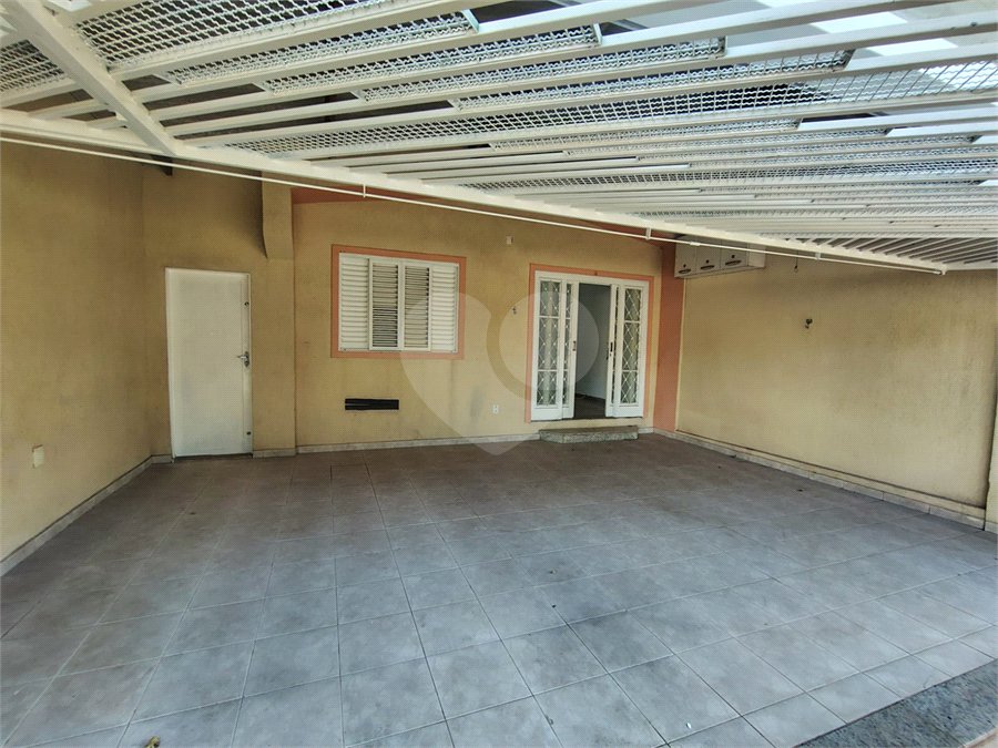Casa ampla com 3 Quartos e 1 Suíte