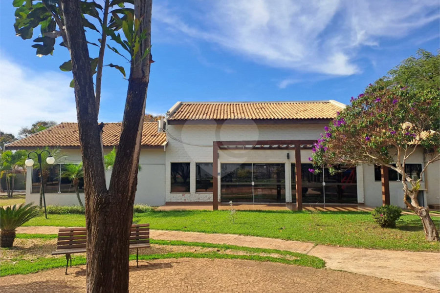 Linda Casa 3 dormitórios com piscina - R$ 950.000,00
