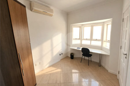 Casa à venda no Condomínio Estância Marambaia, Vinhedo | 3 suítes, piscina e terreno de 810 m²