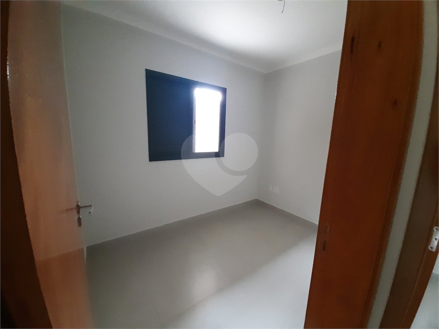 Apartamento com 37m2, 2 quartos, banheiro, sala, cozinha, quintal e 1 vaga de GARAGEM