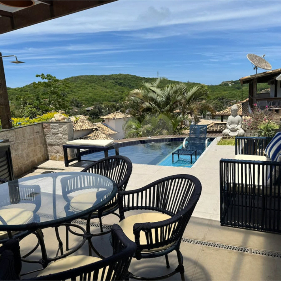Casa com Piscina em Condomínio à Venda em Geribá, Búzios!