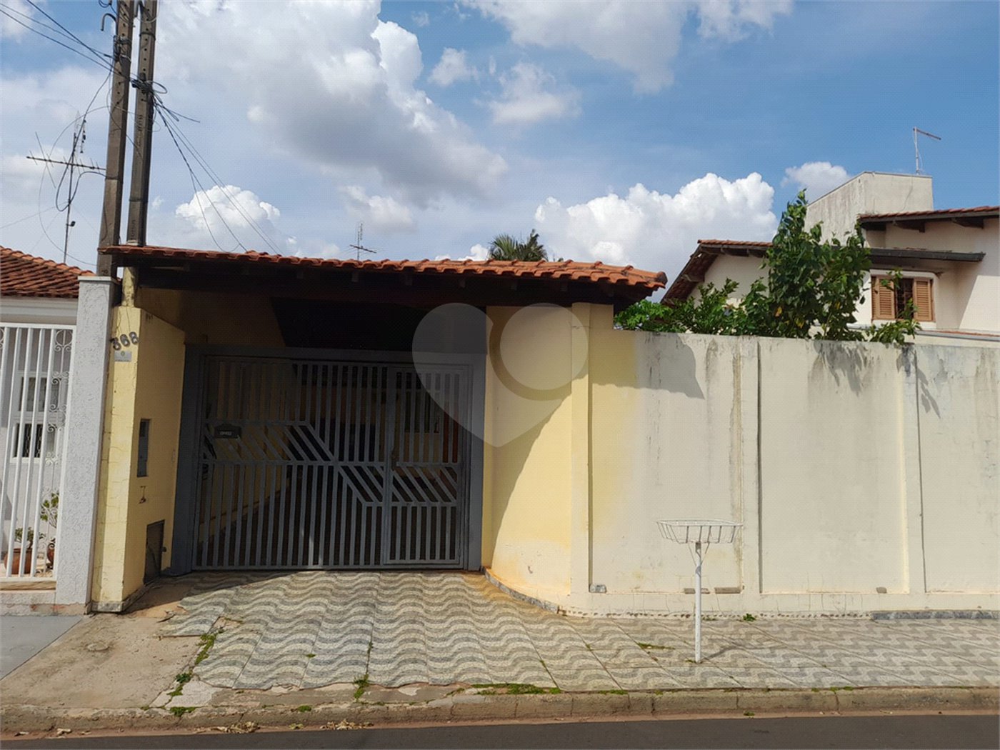 Sobrado à Venda no Parque Fehr – 3 Dormitórios e Área Gourmet em Rua Tranquila