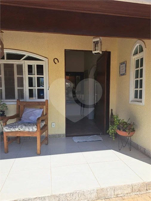 Casa Ampla com 5 Dormitórios, Piscina e Lazer Completo em Terreno de 1.260 m²