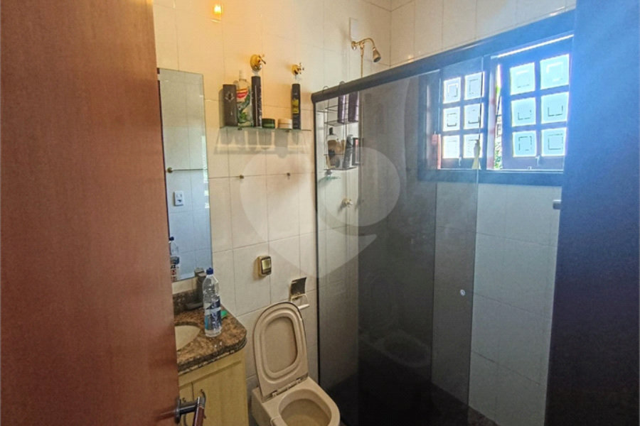 SOBRADO DE 426,0 M² COM 04 SUITES, SALÃO DE FESTAS, 06 VAGAS,06 BANHEIROS E PISCINA PARA LOCAÇÃO OU VENDA NO BARRO BRANCO