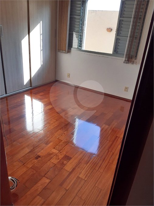Casa á venda na Avenida Pau Brasil.