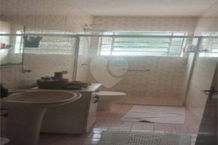 Sobrado à Venda com 150m², 3 Dormitórios, Suíte e Quintal