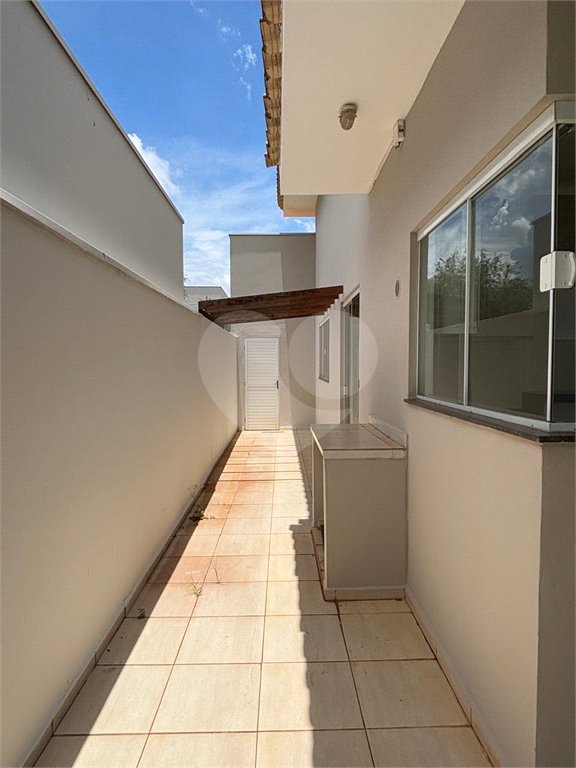 Vende-se casa no Village Damha II