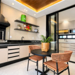 Indaiatuba - Casa condomínio Park Vista Real - AT : 200m - AC : 140m - Boiller Instalado - torneiras quentes - 3 quartos : sendo 1 suite - Suite - Ar Condicionado Samsung 12 Btu’s; arandelas de cabeceira , Dommus Closet . Esquadria , porta automática . 2 Quartos - Ar Condicionado Samsung 9 Bt