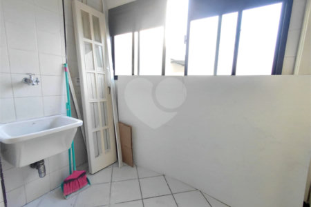 Imóvel de m² com sala de estar 2 quartos, sendo suíte, piscina e academia 1 vaga de garagem Vila Mariana.