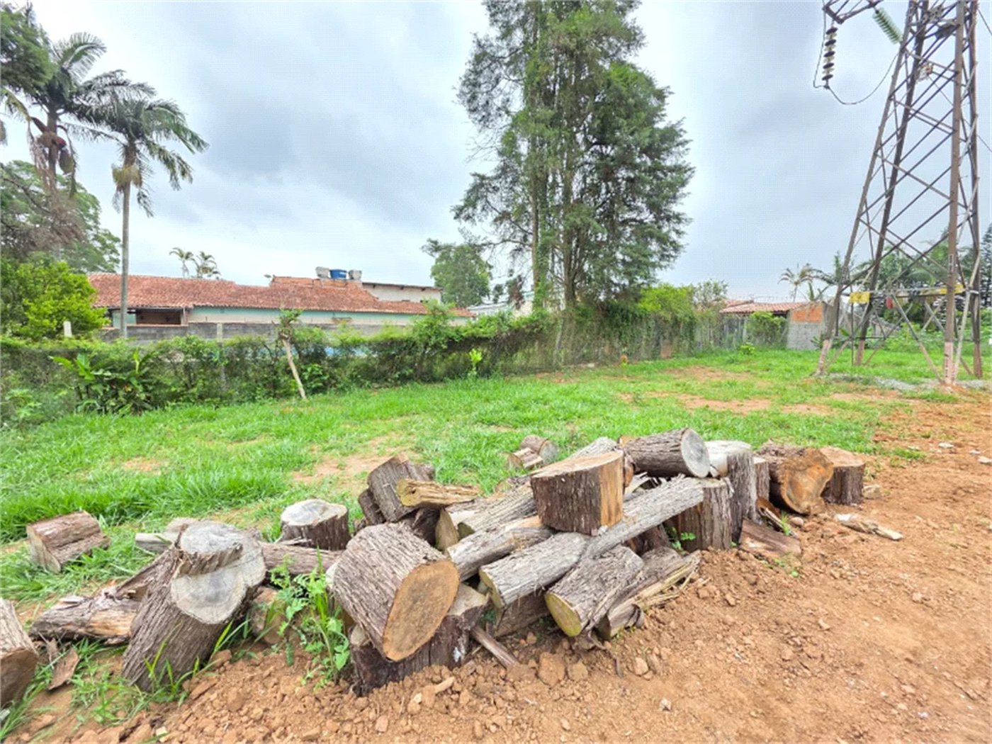 Oportunidade de Investimento: Terreno 1.000m² na Granja Viana próx. Kartódromo com Projeto Aprovado para construção de 5 Casas - Villagio.
