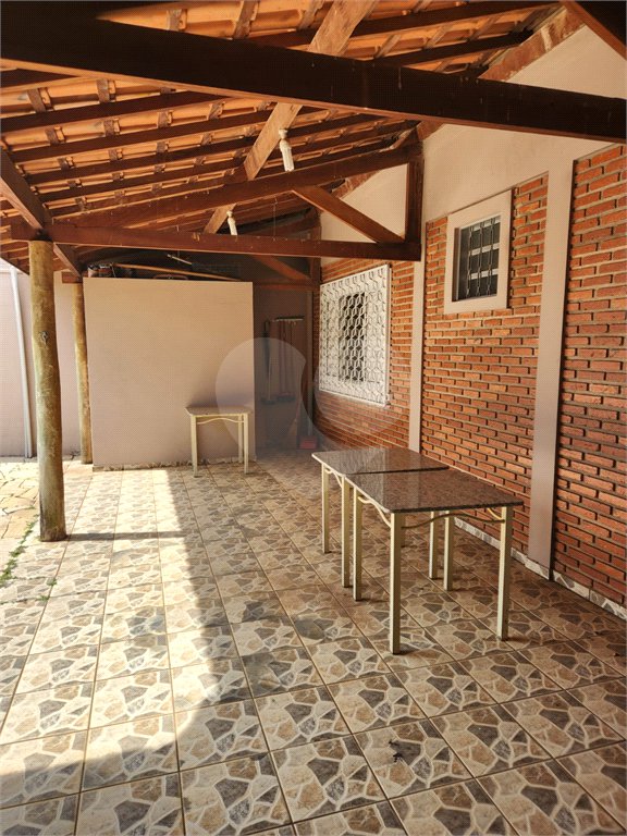Casa à Venda - Estância Lagoa Dourada, Brotas-SP