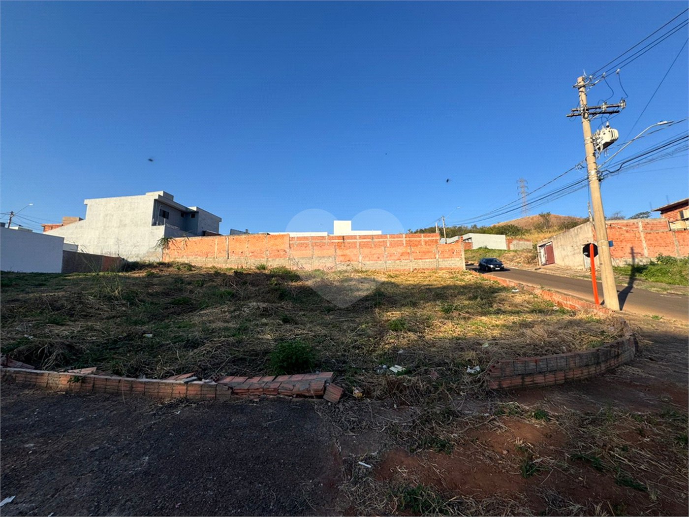 Terreno de 277m2 á venda em São Carlos.